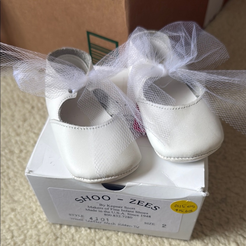 Elegant White Dress Shoes with Bow Detail